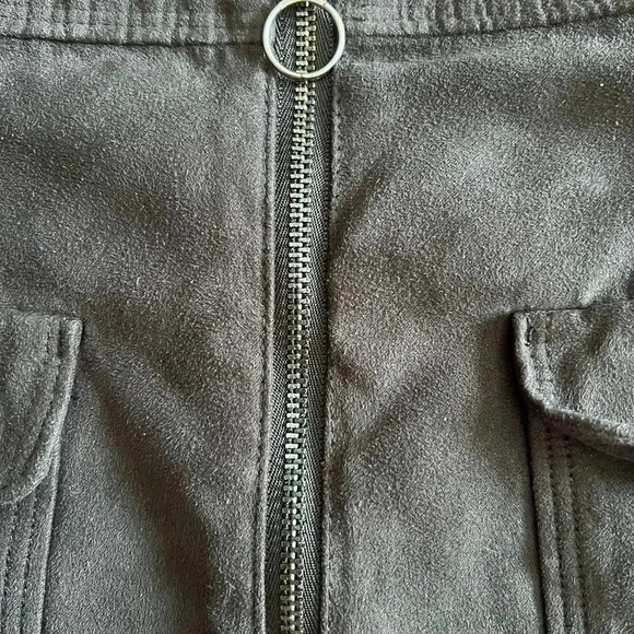 Black Hollister Suede Mini Skirt with Front Pockets and Zipper Size 7 Y2K - Picture 4 of 4